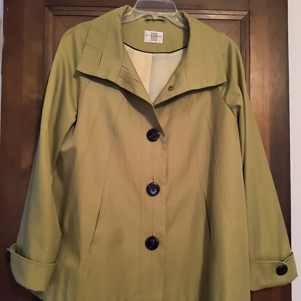 Swing coat. Fully lined. Size large.